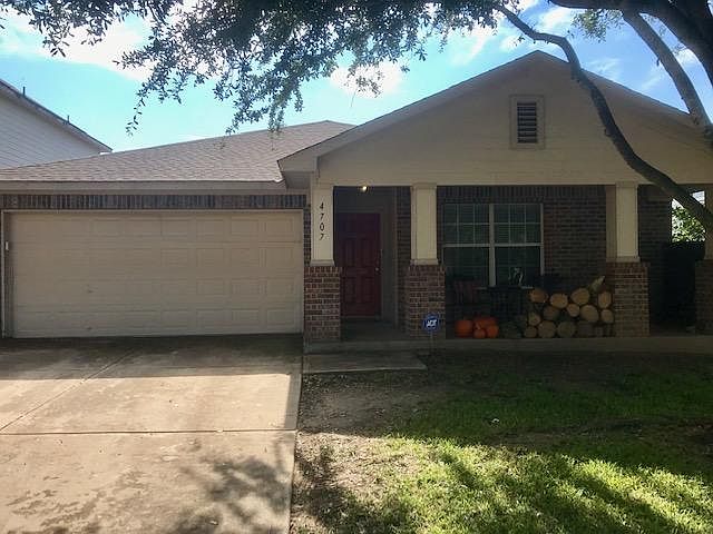 Lots of front yard shade due to large oak tree.