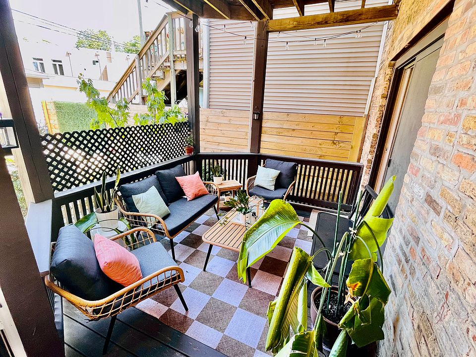 1st image of 2241 N Clybourn Ave #1R