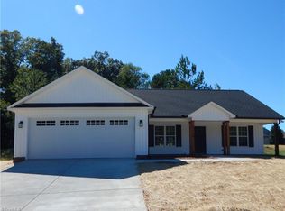 2126 Waterford Pointe Rd, Lexington, NC 27292