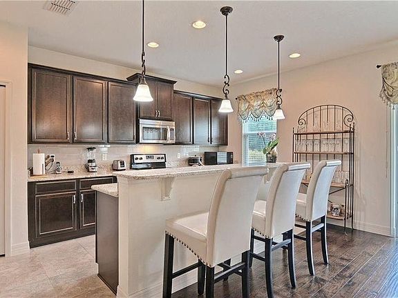 5th image of 128 Salazar Ln