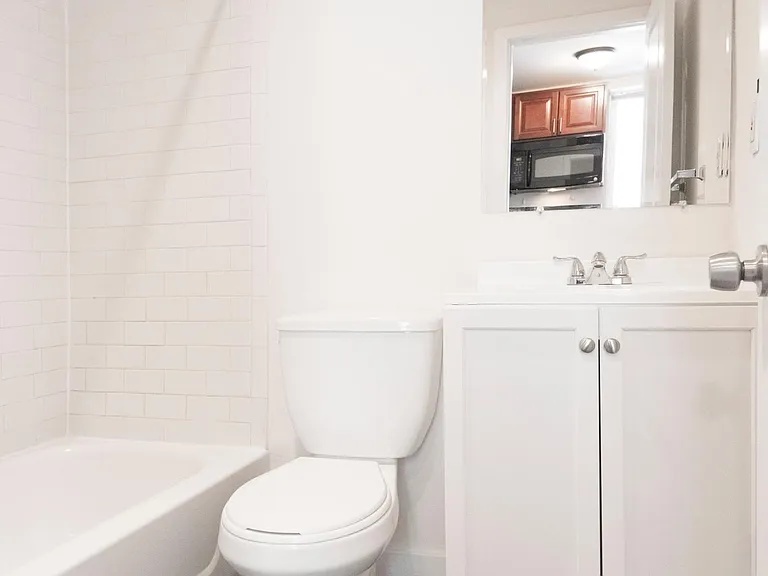1520 Bainbridge St #A — Photo 5
