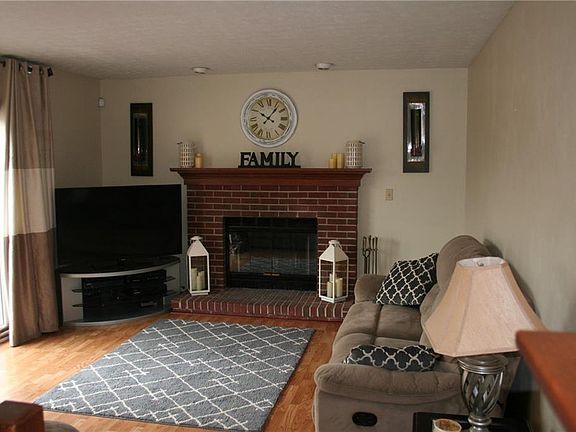 3rd image of 319 Foxborough Dr
