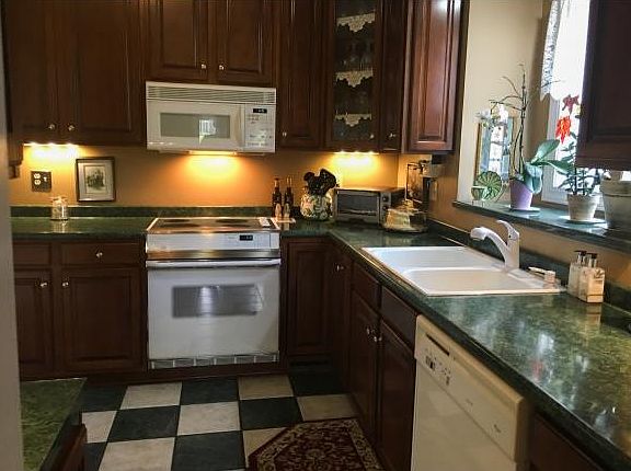 4th image of 425 Forest Ave