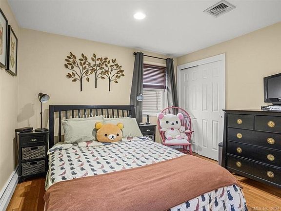 5th image of 2 Truman Ct Unit 1-2-3