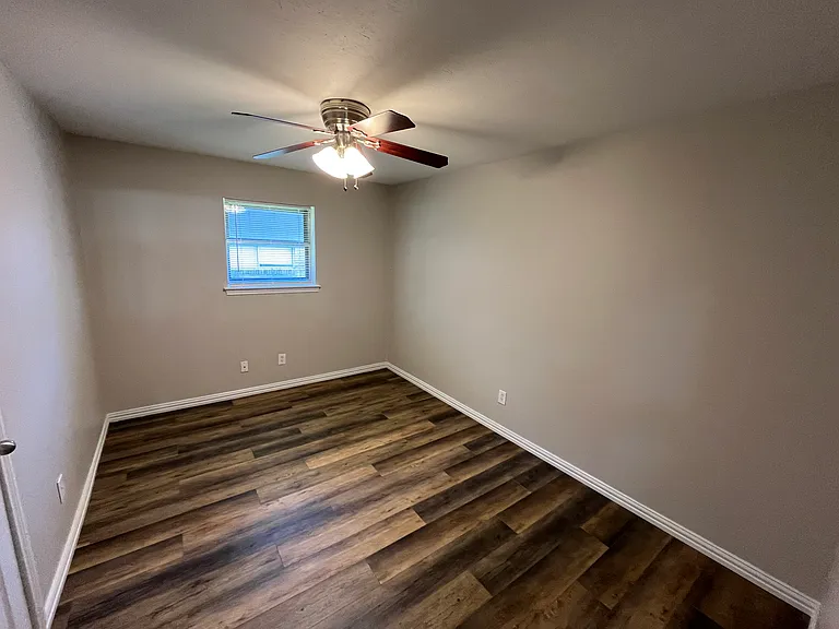 1506 Parkside Dr — Photo 11