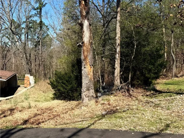 8 S Wareham Ln, Bella Vista, AR 72714