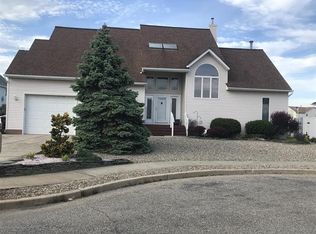 203 Clew Ct, Bayville, NJ 08721