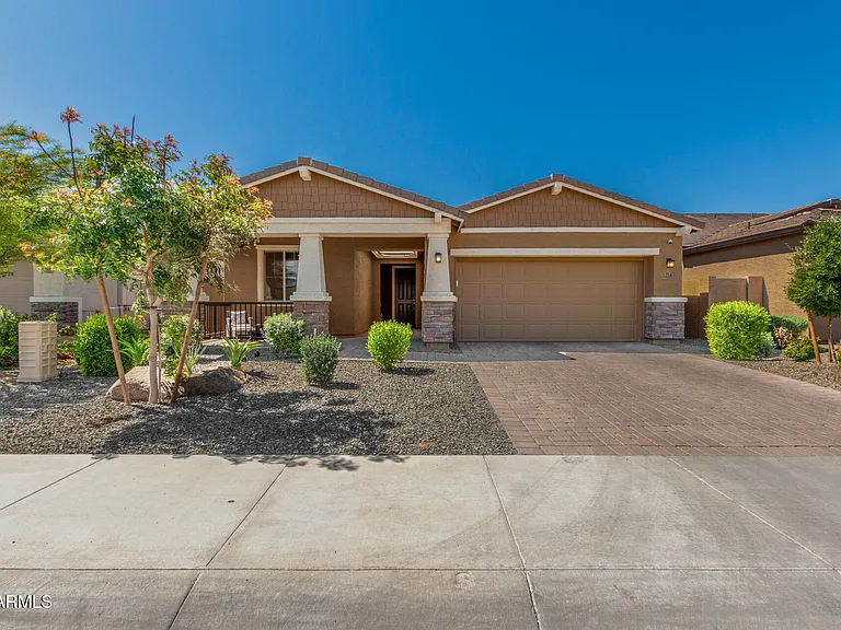 12143 W Marguerite Ave — Photo 1