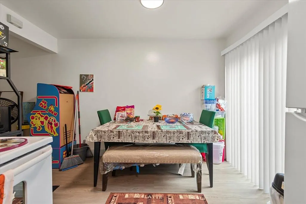 20324 Forest Ave — Photo 4