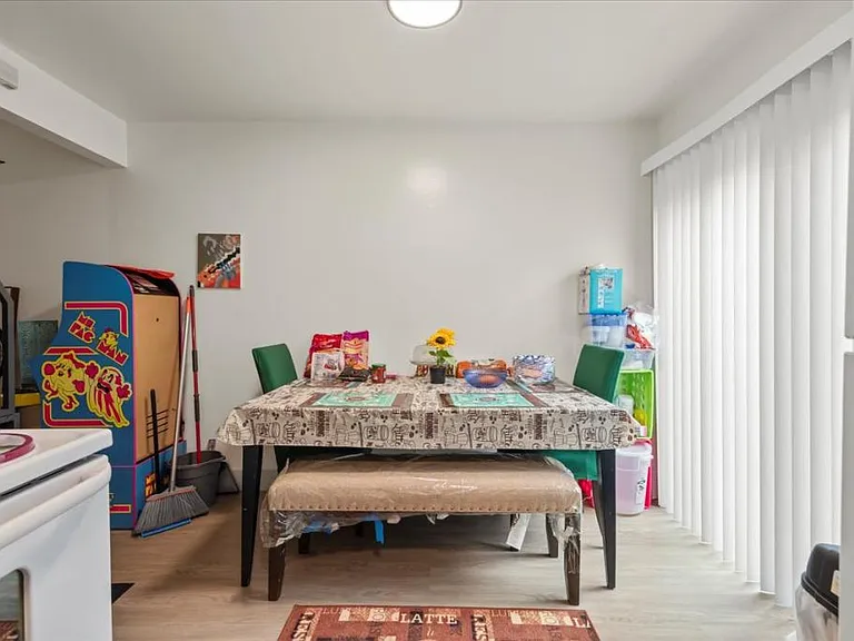 20324 Forest Ave — Photo 4