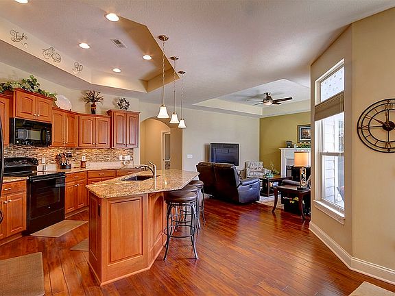 5th image of 2696 Chateau Dr