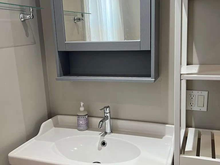 263 Grace St #2 — Photo 4