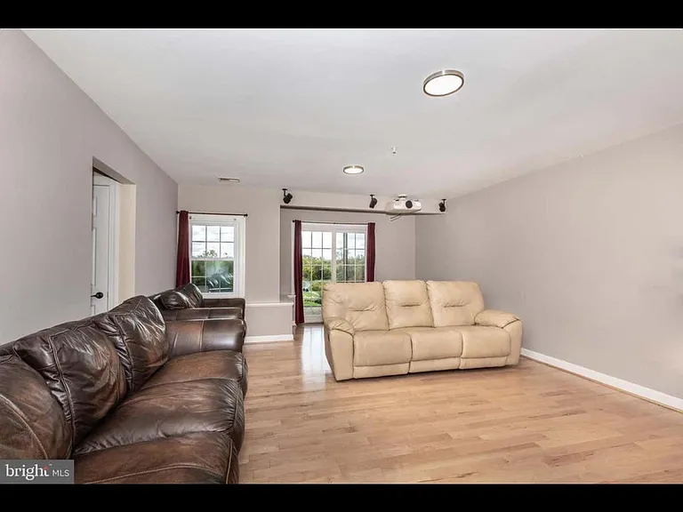 5914 Fox Glen Ct — Photo 3