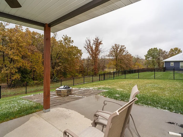 7416 Pemberton Dr — Photo 8