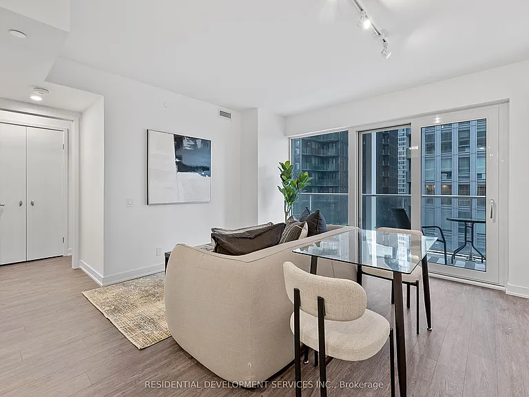 88 Queen St E #901 — Photo 4