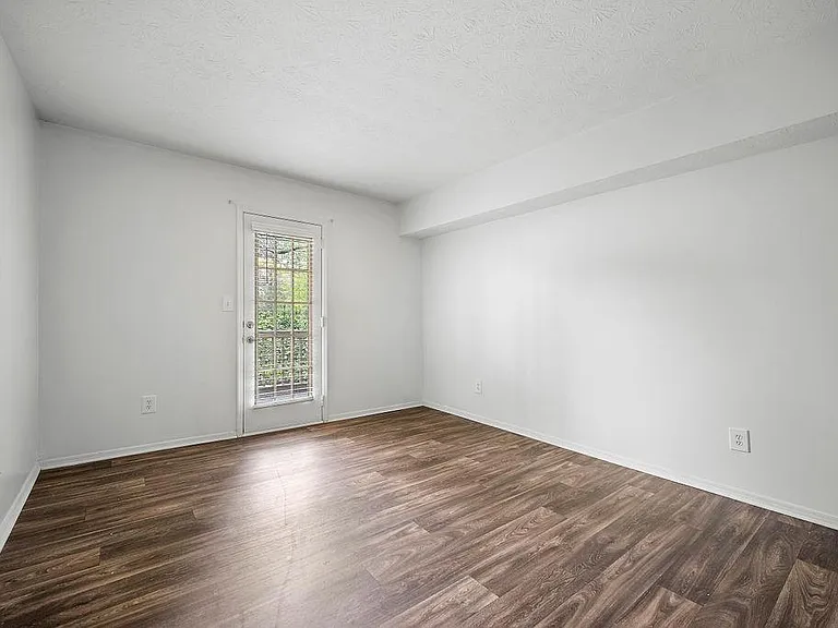 1318 Brockett Pl — Photo 22