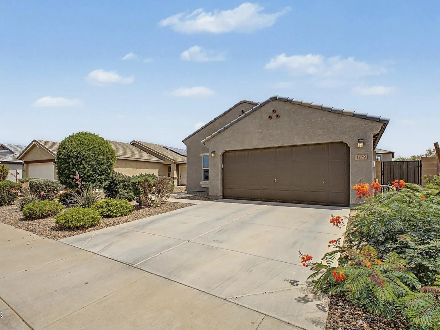 4 bed, 2.0 bath, 1691 sqft, $2,000 — Photo 2