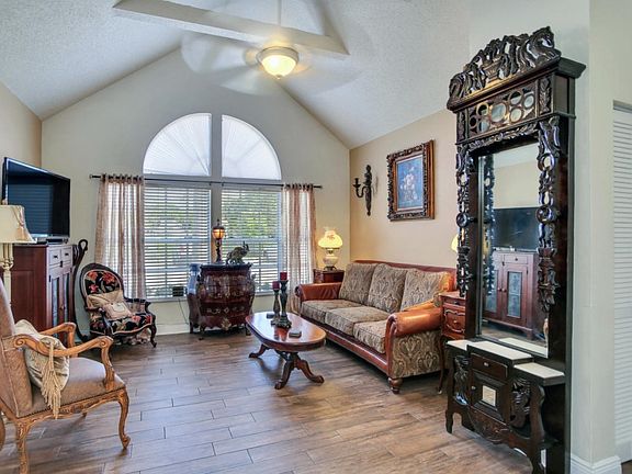 4th image of 12179 Armenia Gables Cir