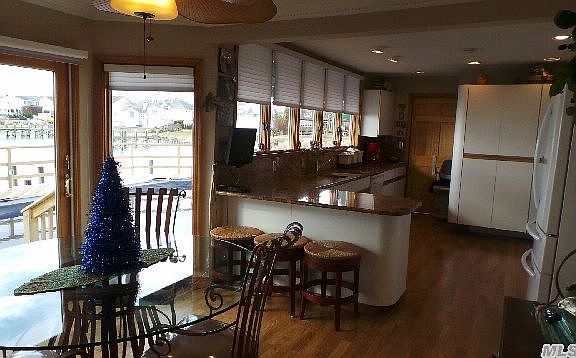 5th image of 200 Harbor Ln