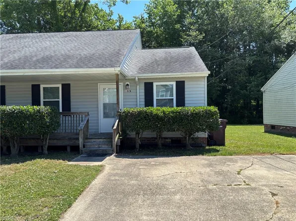 102 Diamond Ave #B, Chesapeake, VA 23323