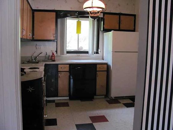5th image of 120 & 118 Laird St
