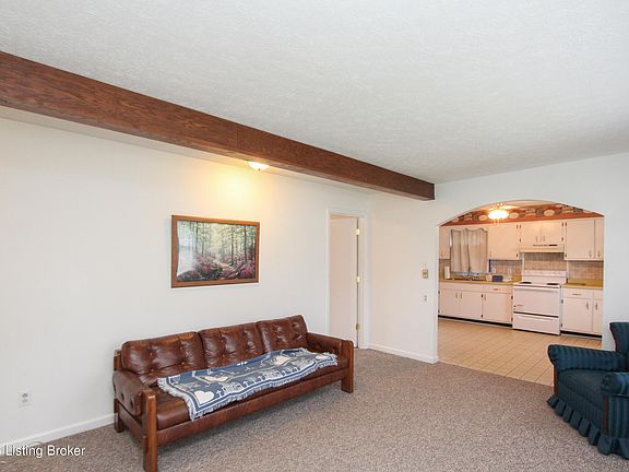 3rd image of 221 Lynn Dr