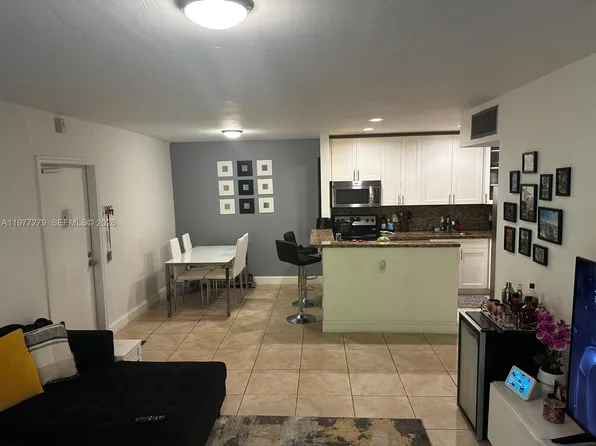 7951 SW 104th St APT 210-D, Miami, FL 33156