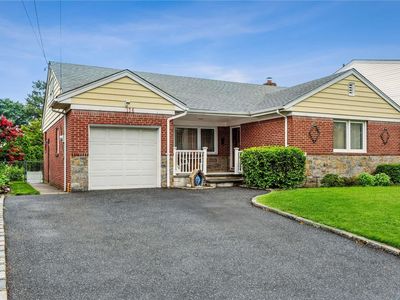 136 Hillside Boulevard, New Hyde Park, NY, 11040