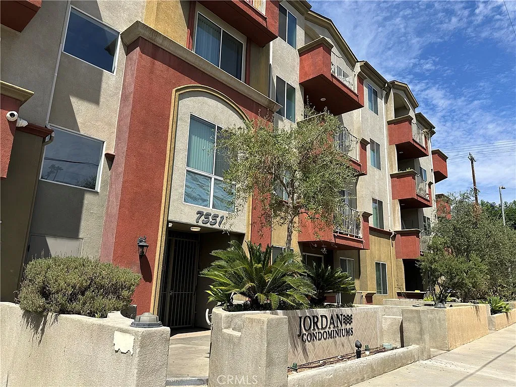 3 bed, 1220 sqft, $2,795 — Photo 1