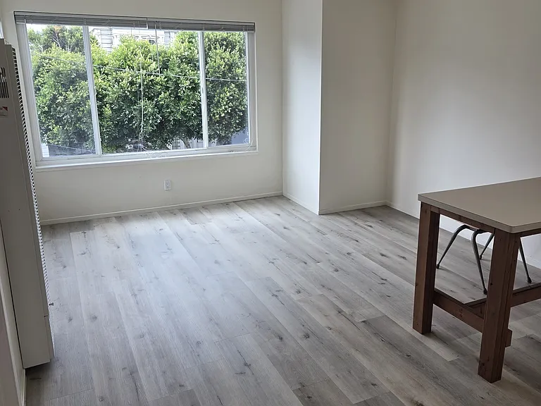 1040 Oak St #4 — Photo 9
