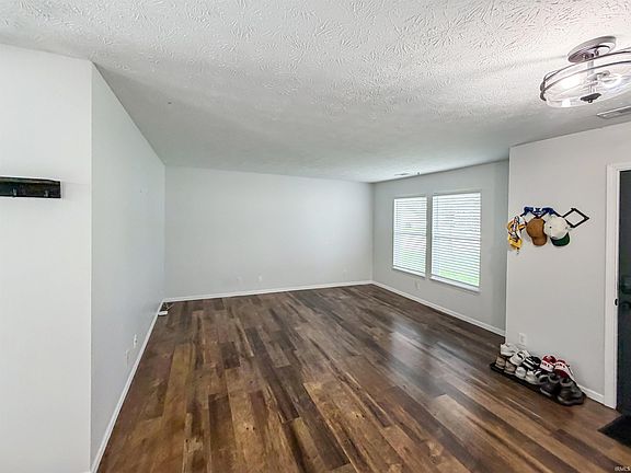 4th image of 3117 Runyon Dr