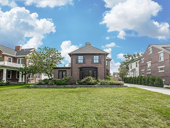 2nd image of 1684 Cambridge Blvd