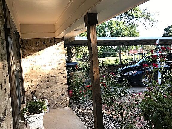 4th image of 808 W Broadway St