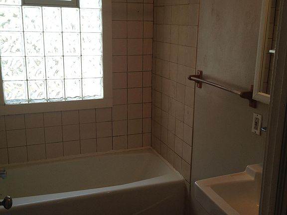 4th image of 1480 Lakewood Ave