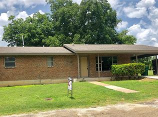 1203 N Page St, Comanche, TX 76442