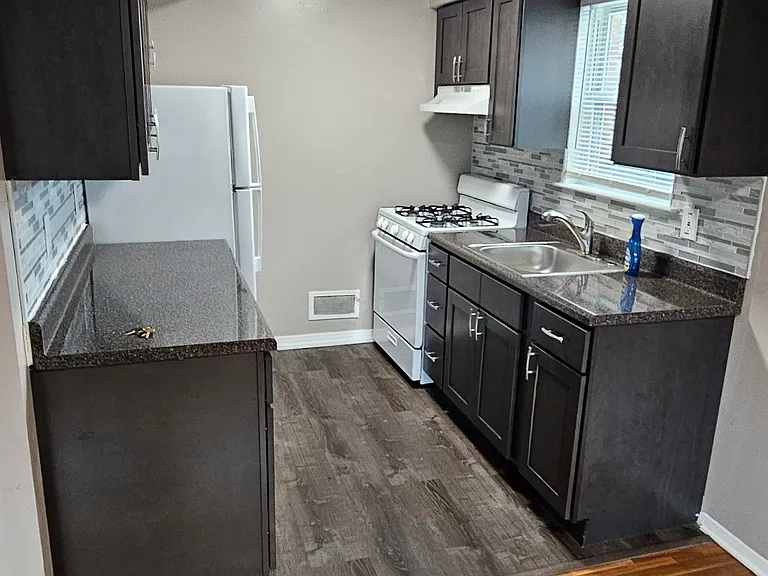 218 Kipp Ave — Photo 3