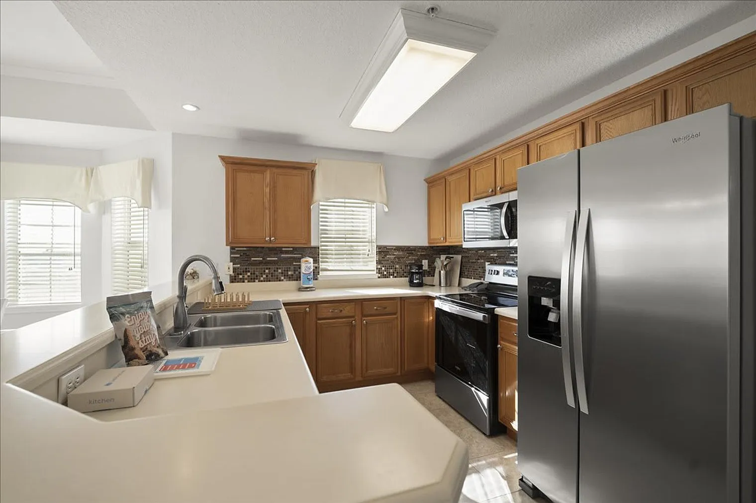 3 bed, 2.0 bath, 1517 sqft, $3,120 — Photo 3