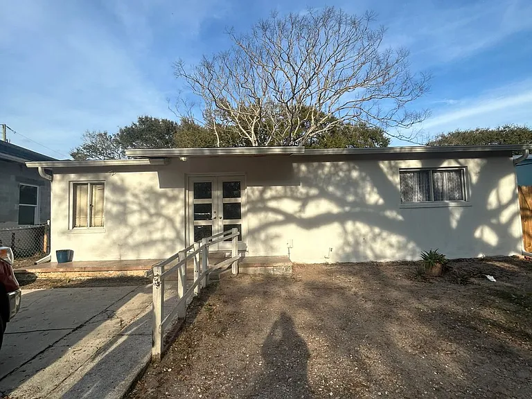 3103 Saxon Dr — Photo 20