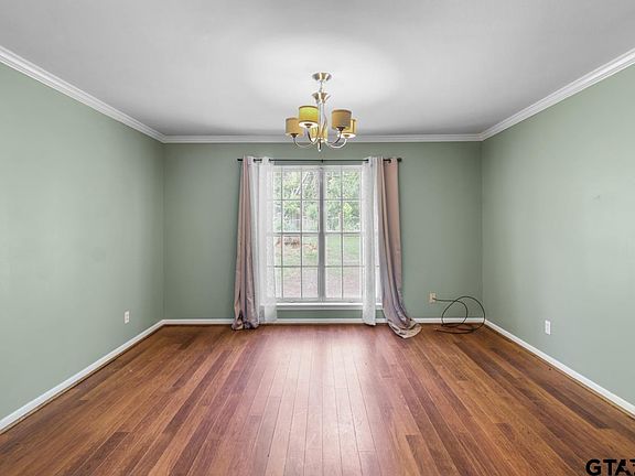 5th image of 901 Sherwood Ln