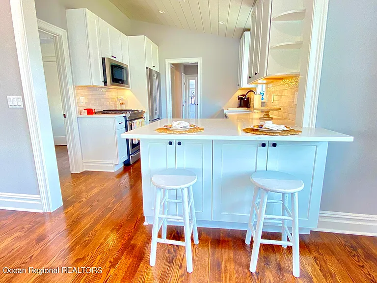 512 5th Ave — Photo 8