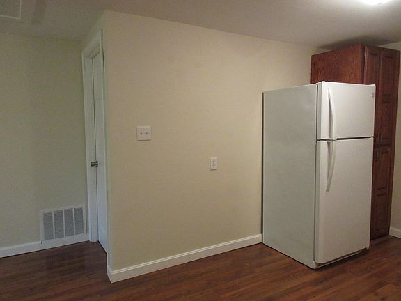 3rd image of 406 E Hanna St