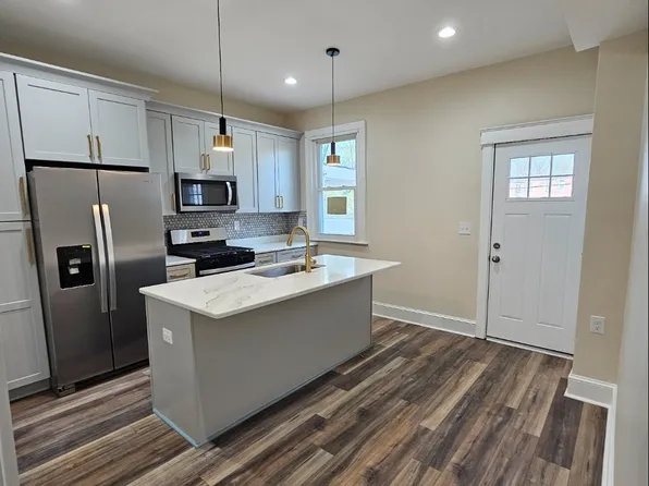 210 Washburn Ave, Baltimore, MD 21225