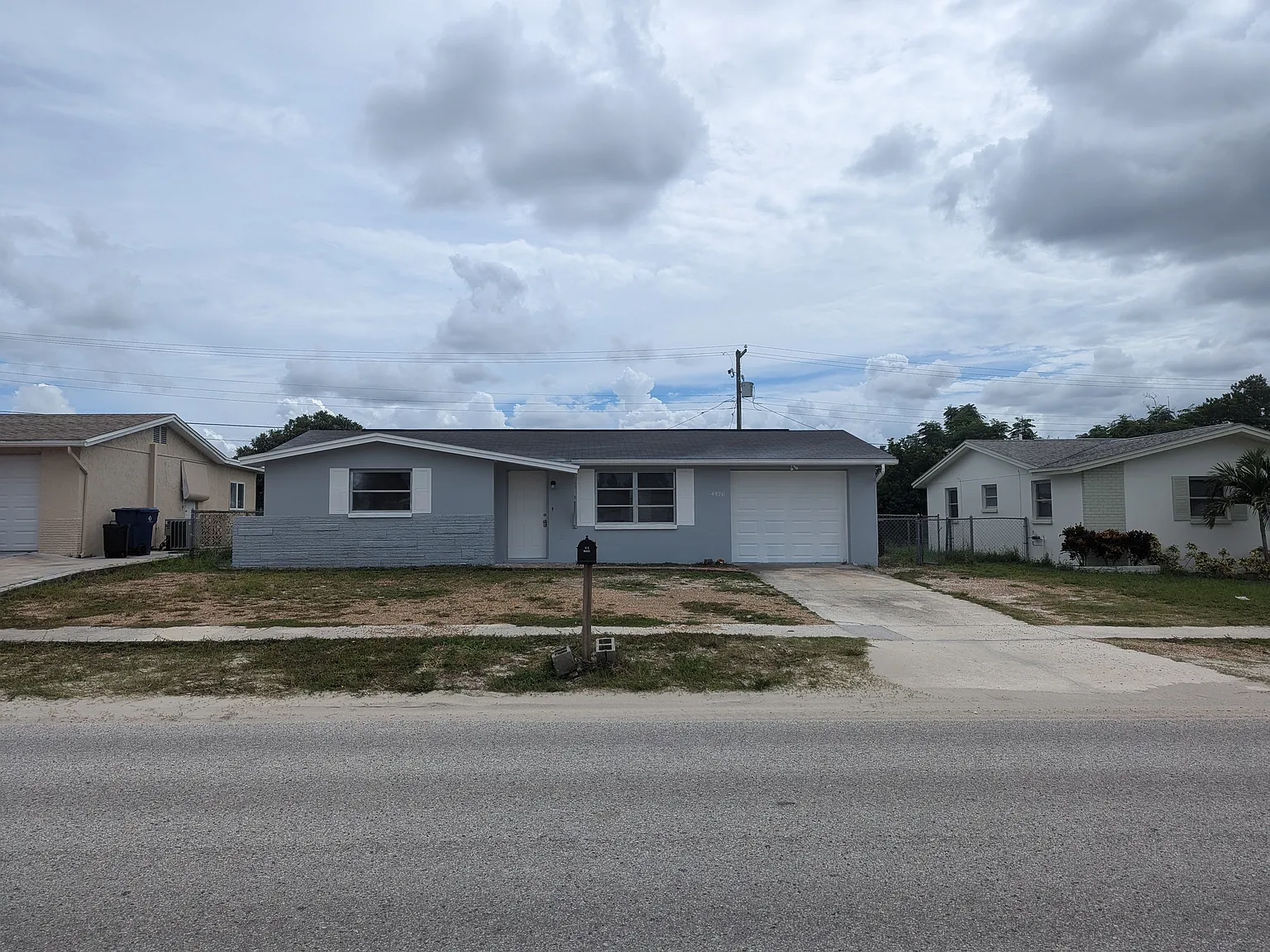 3 bed, 964 sqft, $1,600 — Photo 1