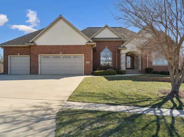 1010 Copper Ter, Waverly, IA 50677