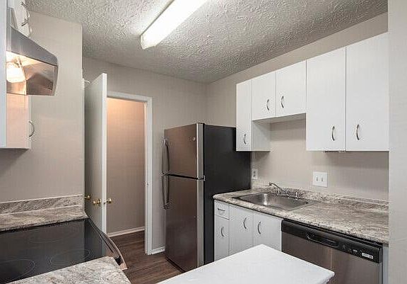 2nd image of 425 N Burbank Dr #609bf341f