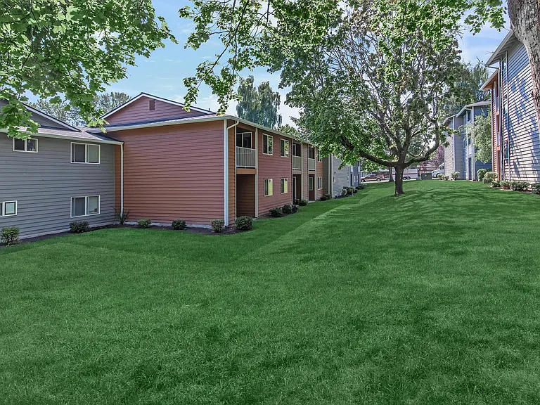 Raintree Village Apartments — Photo 16