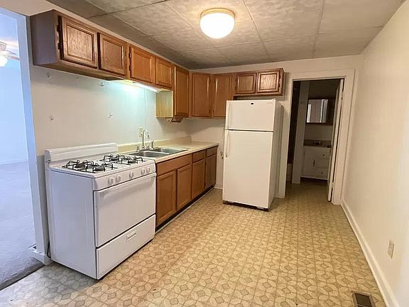 3rd image of 355 N Oak St #B