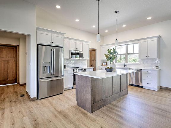 3rd image of 556 Cannondale Ave
