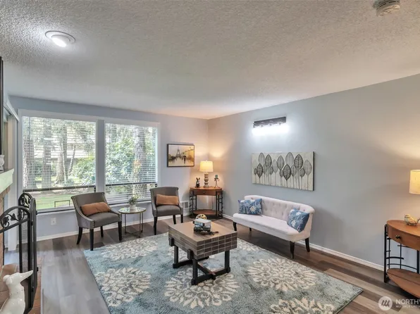 19115 Ballinger Way NE #102, Lake Forest Park, WA 98155