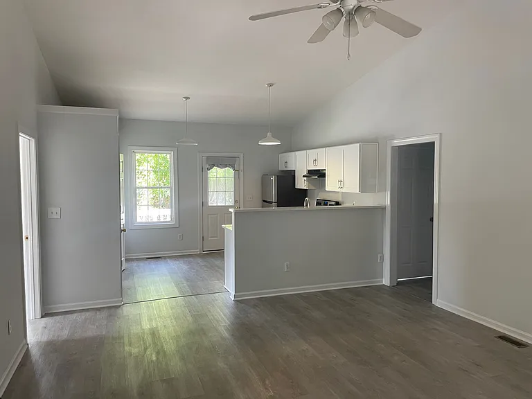 5810 Michelle Dr — Photo 3